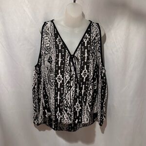 Black & White Printed Cold-Shoulder V-Neck Women's Top High Low Hem Dize Small